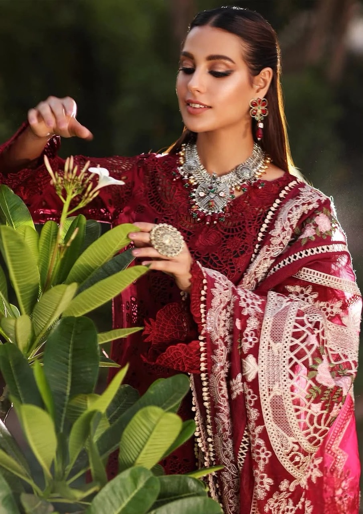 A floral fantasy three-piece suit is a subtle and elegant addition to your wardrobe this season